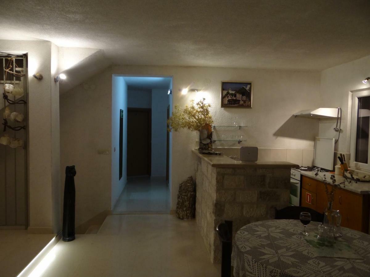 Villa Ujoli Splitska Exterior foto