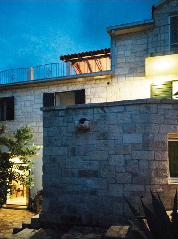 Villa Ujoli Splitska Exterior foto